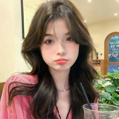 挥着翅膀的女孩封面